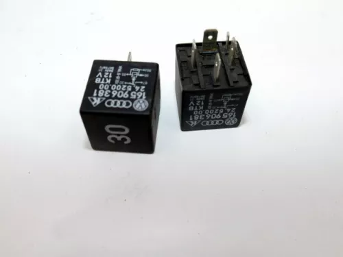 VW Audi Skoda Kraftstoffpumpe Kraftstoff Relais 30  165906381 165 906 381 (100207)