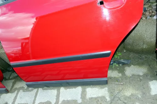 VW Passat 3B 3BG Limousine Tür hinten links rot LY3D Fahrertür (100467)