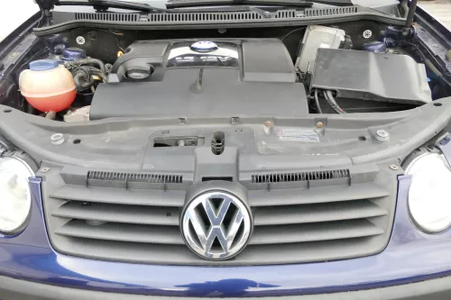VW Polo 9N Grill Kühlergrill VW Zeichen Logo 6Q0853651C 6Q0 853 651 C (100834)