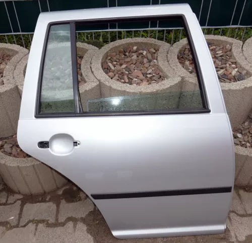 VW Golf 4 Bora Tür hinten rechts nur Kombi / Variant silber LA7W (101436)