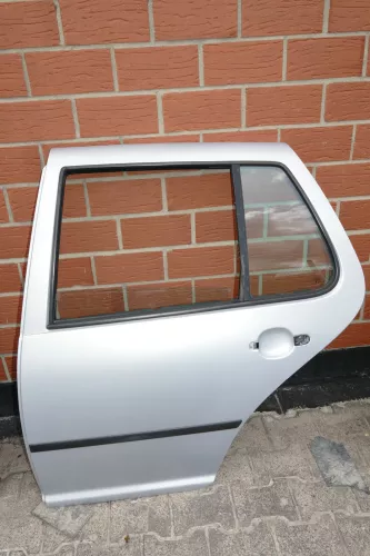 VW Golf 4 Limousine Tür hinten links silber LB7Z satinsilber (KEINkombi) (101471)