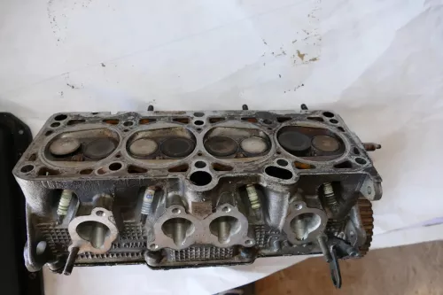 VW Passat 3B A4 Zylinderkopf 1,6 74kw 101PS von Motor ADP (101509)