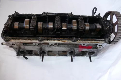 VW Passat 3B A4 Zylinderkopf 1,6 74kw 101PS von Motor ADP  (101509)