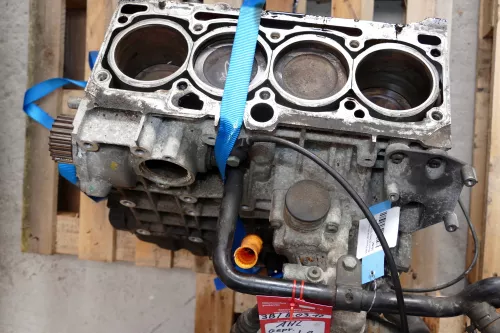 VW Passat 3B A4 B5 Motorblock Block 1,6 74kw 101PS AHL ARM  (101561)