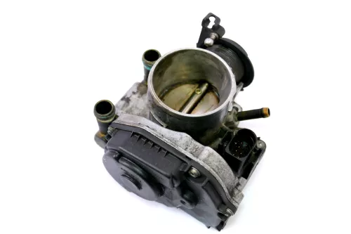 Audi A4 B5 Passat 3B Drosselklappe Vergaser ADR 1,8l 92kw 125PS 20V  058133063H (101618)