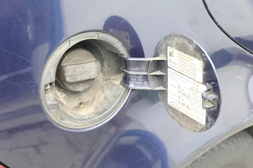 VW Golf 4 Limousine Tankdeckel Deckel Tank Tankverschluß blau LC5H Klappe (102899)