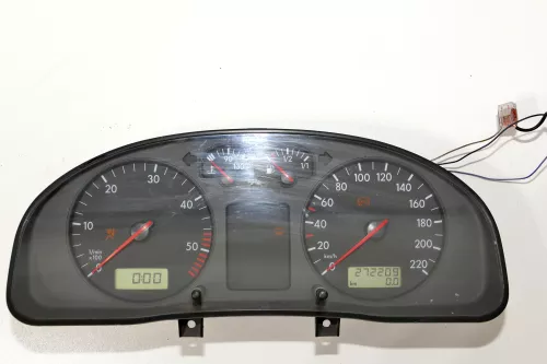 VW Passat 3B Tacho Tachometer Kombiinstrument 272.000km 3b1919880c Diesel TDI (103273)