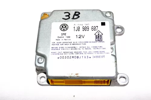 VW Passat 3B Steuergerät Airbag Airbagsteuergerät 1J0909607 (103430)