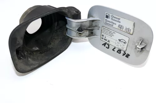 VW Golf 4 Variant Kombi Tankdeckel Deckel Tank Tankverschluß silber LB7Z (103713)