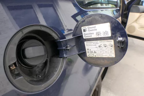VW Golf 4 Limousine Tankdeckel Deckel Tank Tankverschluß blau LA5G (104371)