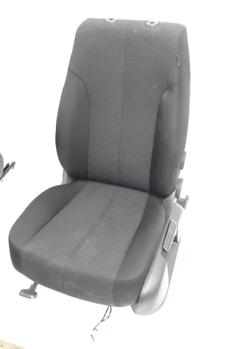VW Passat 3C Sitz Fahrersitz vorne links schwarz (104505)