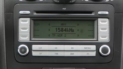 VW Golf 5 Radio CD Player Original RCD300 1K0035186AD MP3 mit Code (105238)