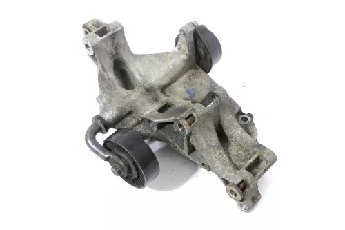 VW Golf 3 Halter Konsole Lichtmaschine Träger 1,9 TDI 90PS 028903139T  1Z AHU (105746)