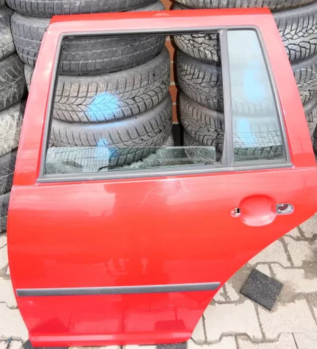 VW Golf 4 Bora Tür hinten links nur Kombi / Variant rot LY3D (106369)