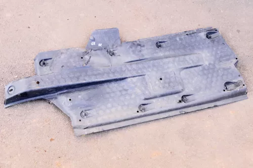 VW Polo 9N 6R Unterbodenverkleidung Verkleidung rechts unte Abdeckung 6Q0825202M (106601)