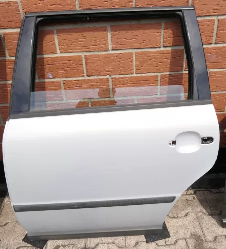 VW Passat 3B 3BG Kombi Variant Tür hinten links silber LB7Z (106771)