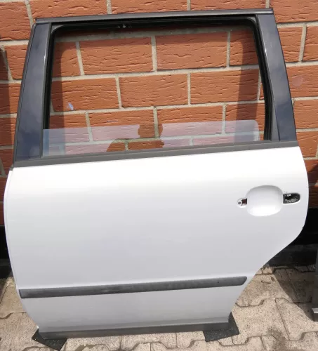 VW Passat 3B 3BG Kombi Variant Tür hinten links silber LB7Z