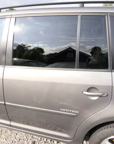 VW Touran 1T Tür hinten links grau LD7S mit Scheibe, sonst OHNE Anbauteile (107489)