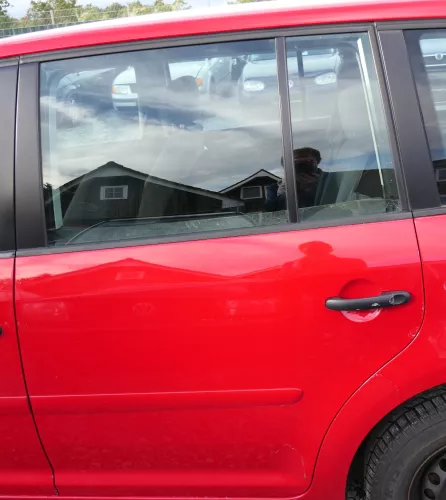 VW Touran 1T Tür hinten links rot LY3D mit Scheibe, sonst OHNE Anbauteile (107647)