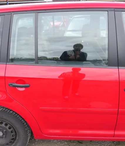 VW Touran 1T Tür hinten rechts rot LY3D mit Scheibe, sonst OHNE Anbauteile (107655)