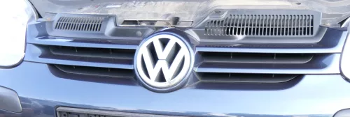 VW Golf 5 Grill Kühlergrill VW Zeichen Logo grau blau LC5F  Emblem VW (107829)