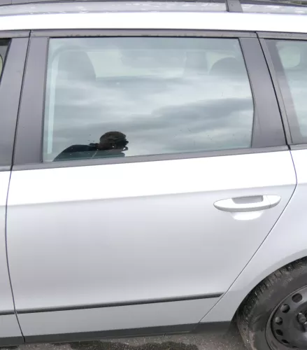 VW Passat 3C Kombi Variant Tür hinten links silber LA7W - OHNE Anbauteile (108348)