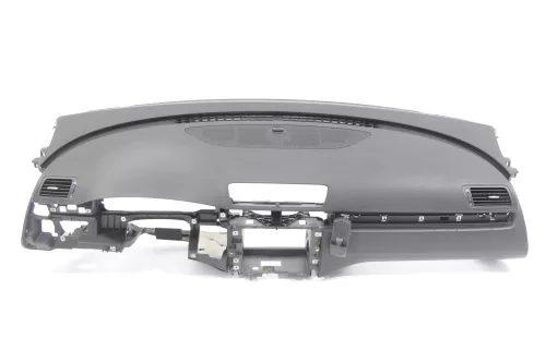 VW Passat 3C Armaturenbrett schwarz OHNE Anbauteile schwarz mit handy (108353)