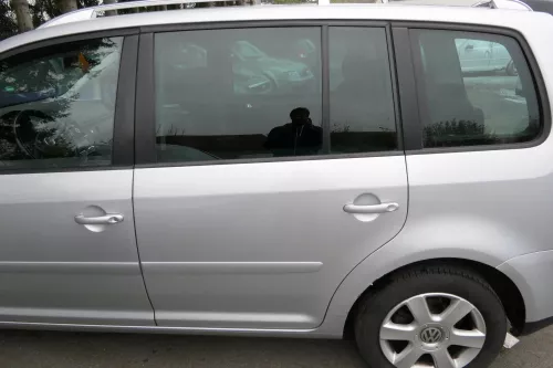 VW Touran 1T 1T3 Tür hinten links grau silber LA7W mit Scheibe