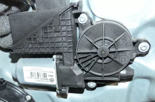 VW Polo 9N3 T5 ektrischer Fensterheber Motor vorne rechts 6Y2959801 4-Türer