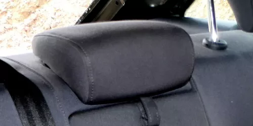 Audi A4 B8 8K Kopfstütze hinten in der Mitte schwarz /soul 8K0885975 (110248)