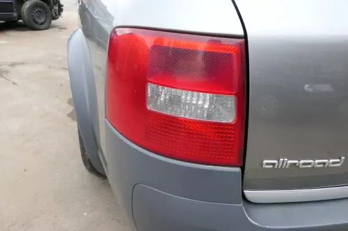 Audi A6 4B Kombi Avant Rücklicht hinten links Heckleuchte 4B9945095F Lampenträge (110316)
