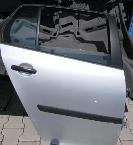 VW Golf 5 V 1K Tür Türrahmen hinten rechts 4/5-Türer silber LA7W - mit Scheibe