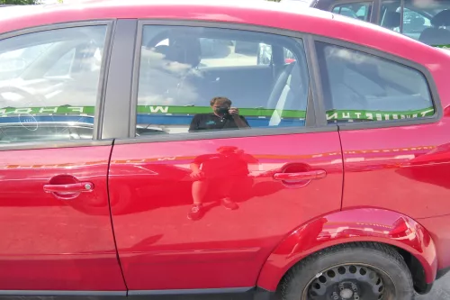 Audi A2 8Z Tür hinten links rot LY3C -mit Rahmen, Scheibe und Fensterheber