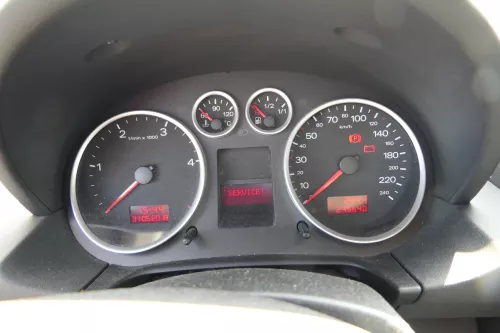 Audi A2 8Z Tacho Tachometer Kombiinstrument 245.000km 8Z0920900TX TDI 1.4 Diesel (111667)