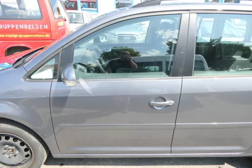 VW Touran 1T 1T3 Tür vorne links Fahrertür grau LD7X  - OHNE Anbauteile (111736)