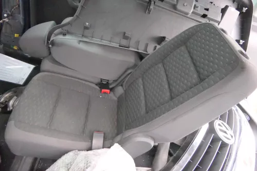 VW Touran Sitz hinten mitte titanschwarz/anthrazit (hinter Fahrersitz) Rücksitz  (111859)