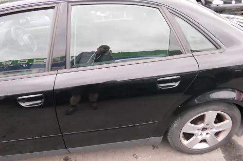 Audi A4 B6 8E Limousine Tür hinten links schwarz LY9B mit Scheibe