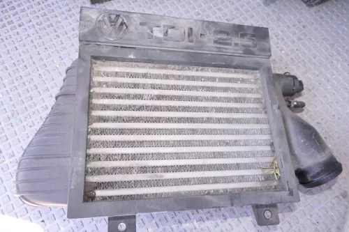 VW T4 Ladeluftkühler Ladeluft Kühler TDI 701145805A (112164)