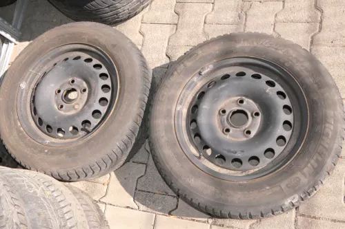 VW Golf 5 Caddy 195/65 R15 91T Winterreifen M+S Felgen 6jx15H2 ET47  ca. 3-4 mm (112754)