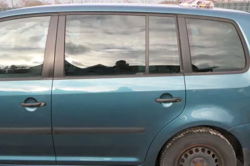 VW Touran 1T 1T3 Tür hinten links blau grün LC5Q mit Scheibe (113399)