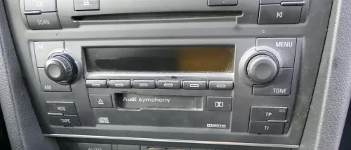 Audi A4 8E Radio Audi CD + Kasette Original symphony 2 8E0057195M m. Code (113716)