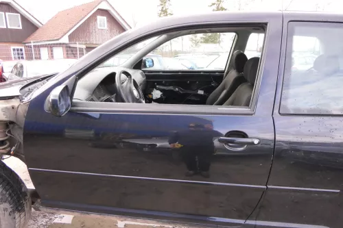 VW Golf 4 Tür vorne links Fahrertür 2/3-Türer schwarz LC9Z - OHNE Anbauteile (113720)