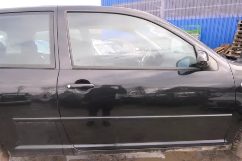 VW Golf 4 Tür vorne rechts Beifahrertür 2/3-Türer schwarz LC9Z - ohne Anbauteile (113723)