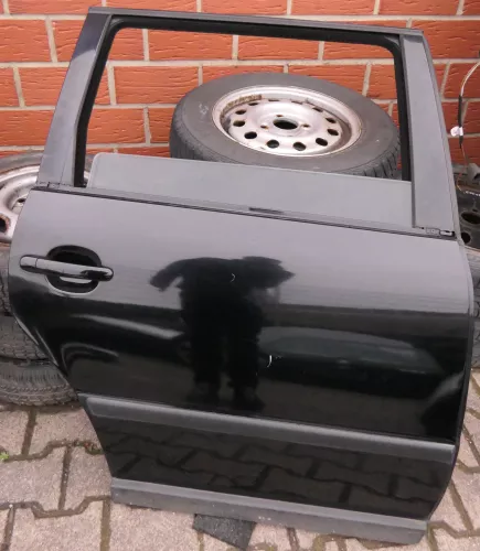 VW Passat 3B 3BG Kombi Variant Tür hinten rechts schwarz L041 (113764)