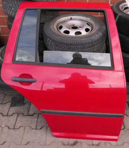 VW Golf 4 Bora Tür hinten rechts nur Kombi / Variant rot LY3D mit Anbauteile (114138)