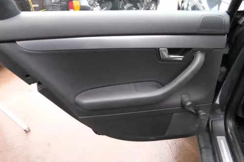 4x Audi A4 8E B7 Türverkleidung Verkleidung Tür vorne + hinten schwarz (S-line) (114456)