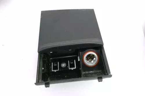 VW Golf 4 Bora Aschenbecher vorne für Zigarettenanzünder 1J0857961G gut