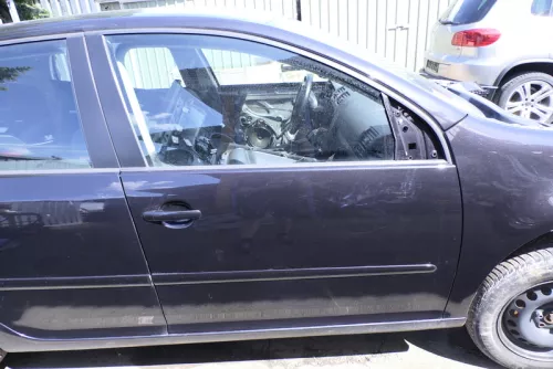VW Golf 5 V 1K Tür vorne rechts Beifahrertür 4/5-Türer schwarz LC9Z -ohneAnbaute (115739)