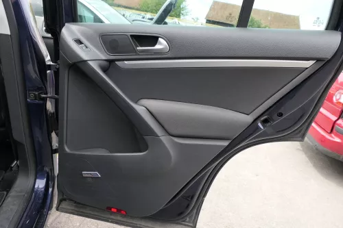 VW Tiguan 5N Türverkleidung Verkleidung Tür vorne+hinten Dynaudio schwarz (116910)
