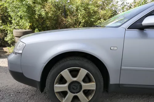 Audi A6 4B Kotflügel vorne links silber LY7M (bis ca.Mitte 2001 passend -DELLE (117129)